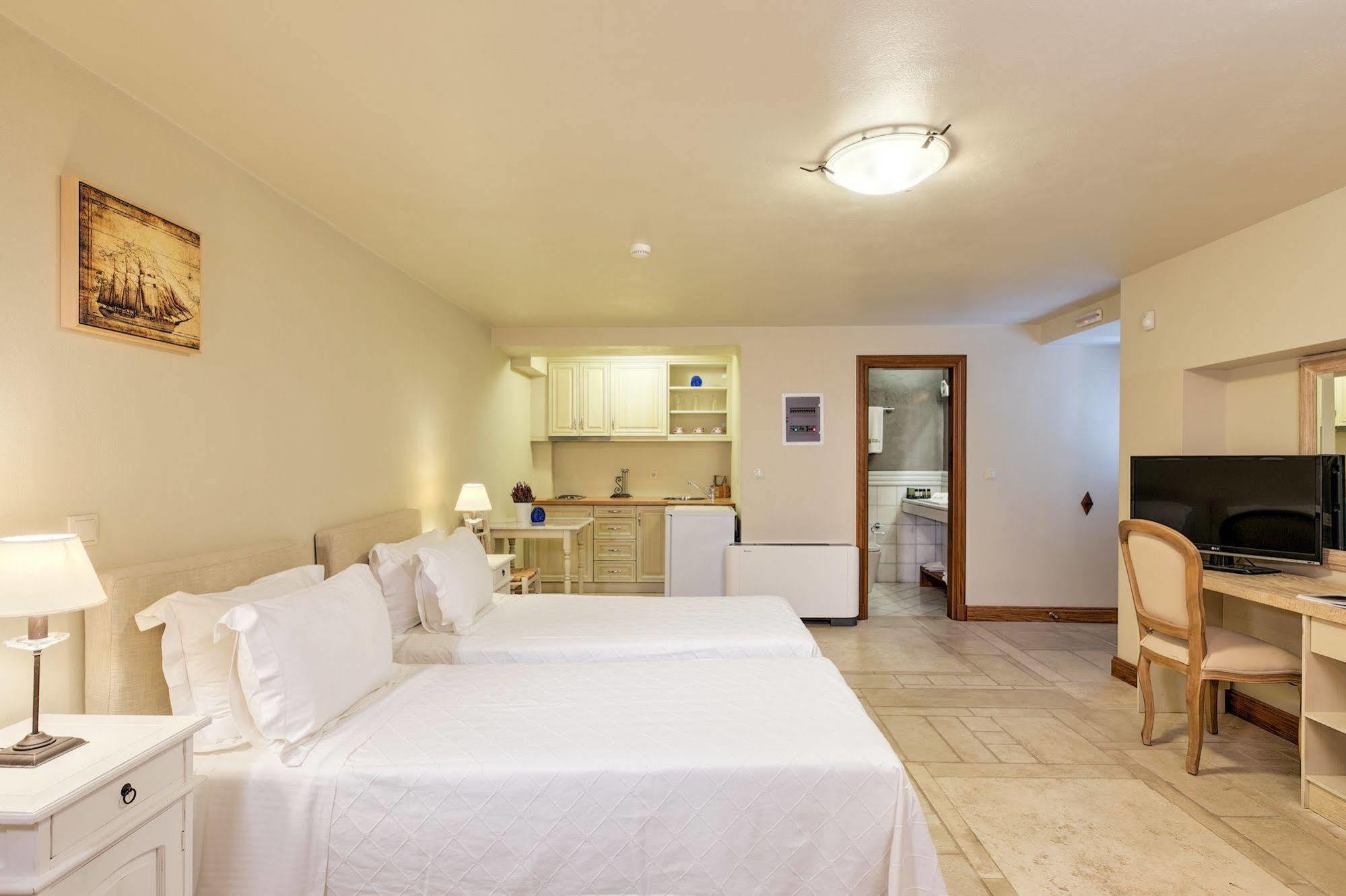 Mare Monte Luxury Suites Spétses Zewnętrze zdjęcie