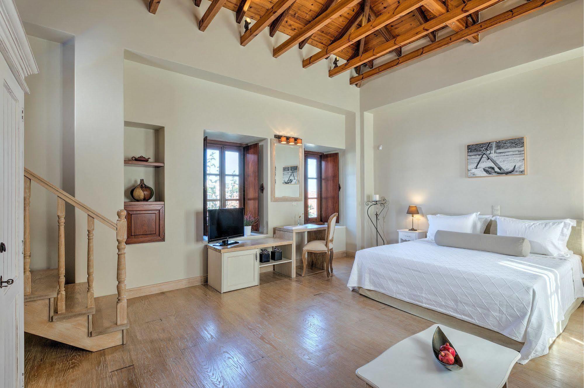 Mare Monte Luxury Suites Spétses Zewnętrze zdjęcie